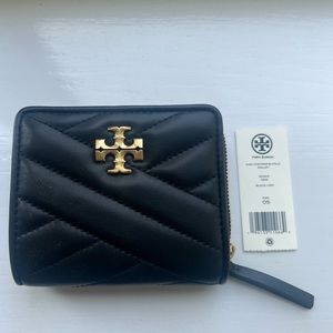Tory Burch NWT Kira Chevron Bi-Fold Wallet in black with gold hardware